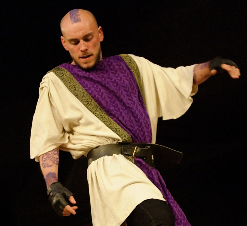 Samuel Edward-Cook. Titus Andronicus. Shakespeare's Globe. 2014.