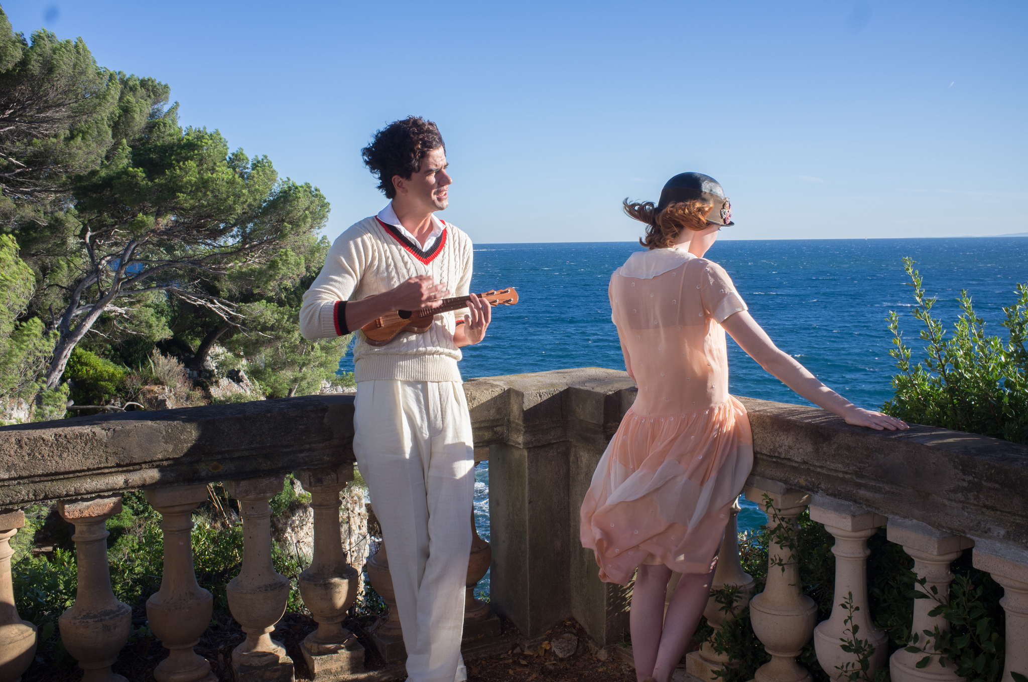 Still of Hamish Linklater and Emma Stone in Menesienos magija (2014)