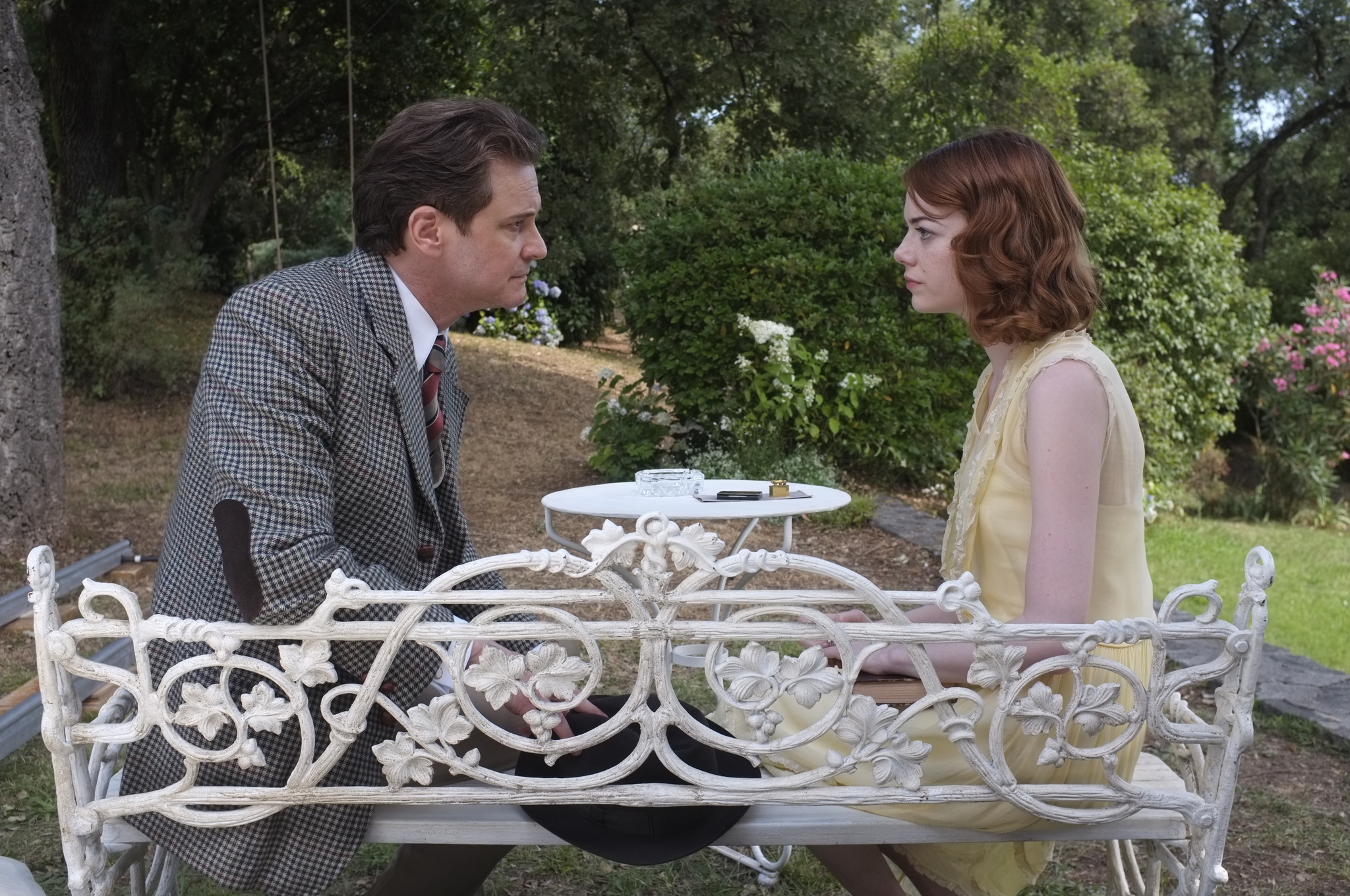 Still of Colin Firth and Emma Stone in Menesienos magija (2014)