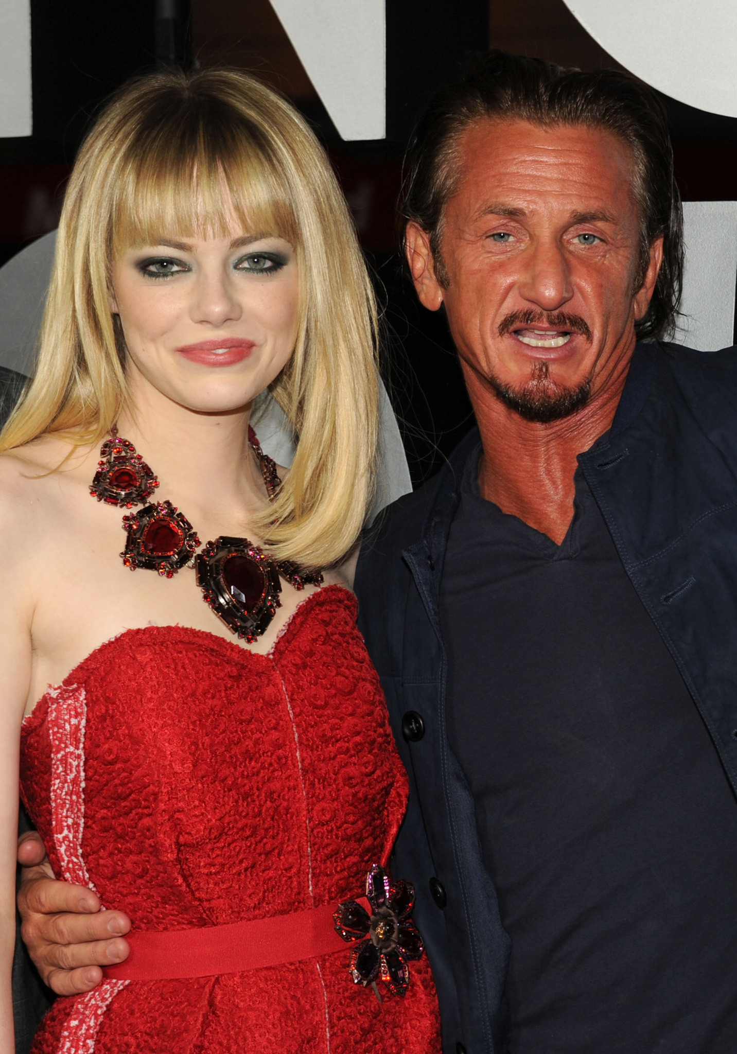 Sean Penn and Emma Stone at event of Gangsteriu medziotojai (2013)