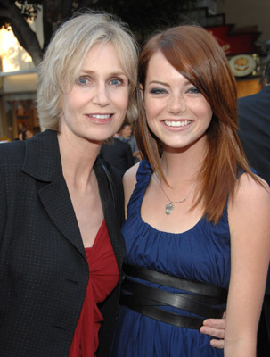 Jane Lynch and Emma Stone at event of Mari Huanos ekspresas (2008)