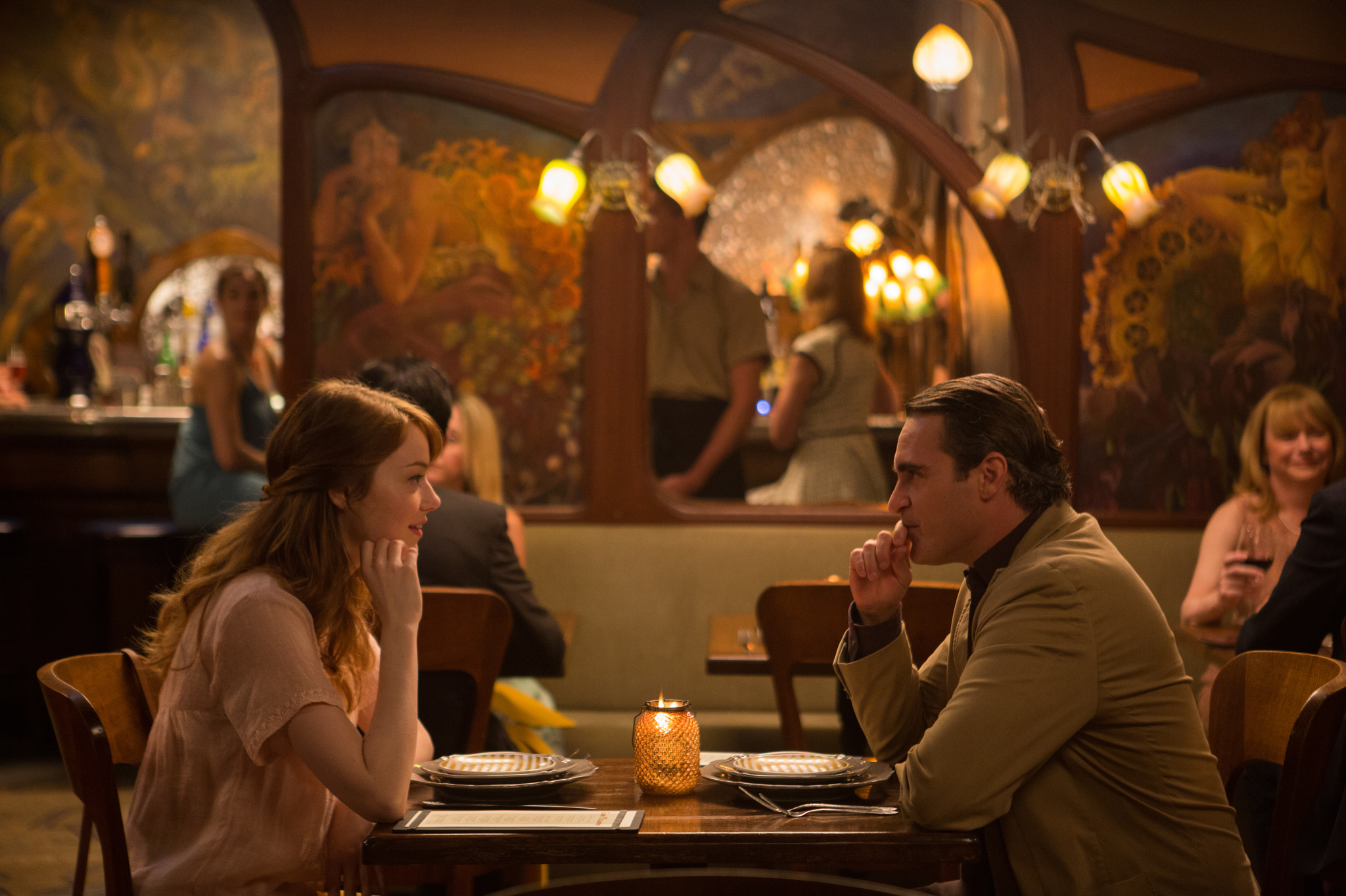 Still of Joaquin Phoenix and Emma Stone in Neracionalus zmogus (2015)