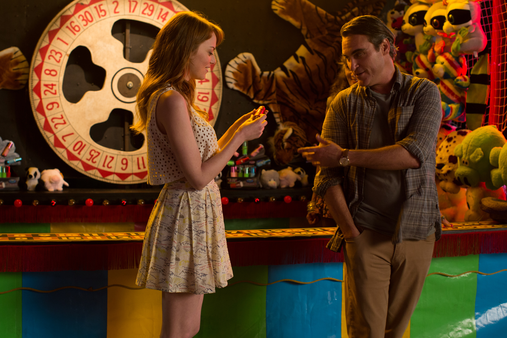 Still of Joaquin Phoenix and Emma Stone in Neracionalus zmogus (2015)