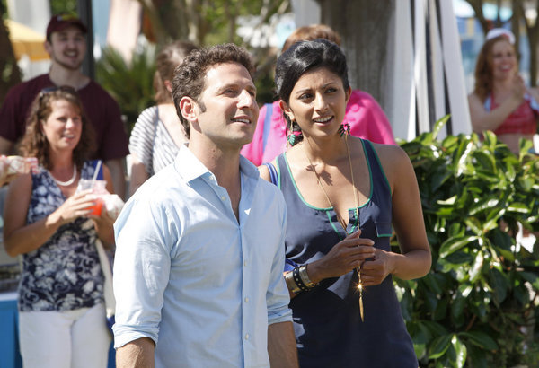 Still of Mark Feuerstein, Hank Lawson, Reshma Shetty and Royal Pains in Royal Pains (2009)