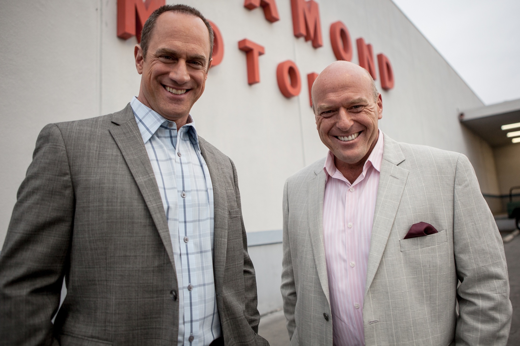 Still of Christopher Meloni and Dean Norris in Small Time (2014)