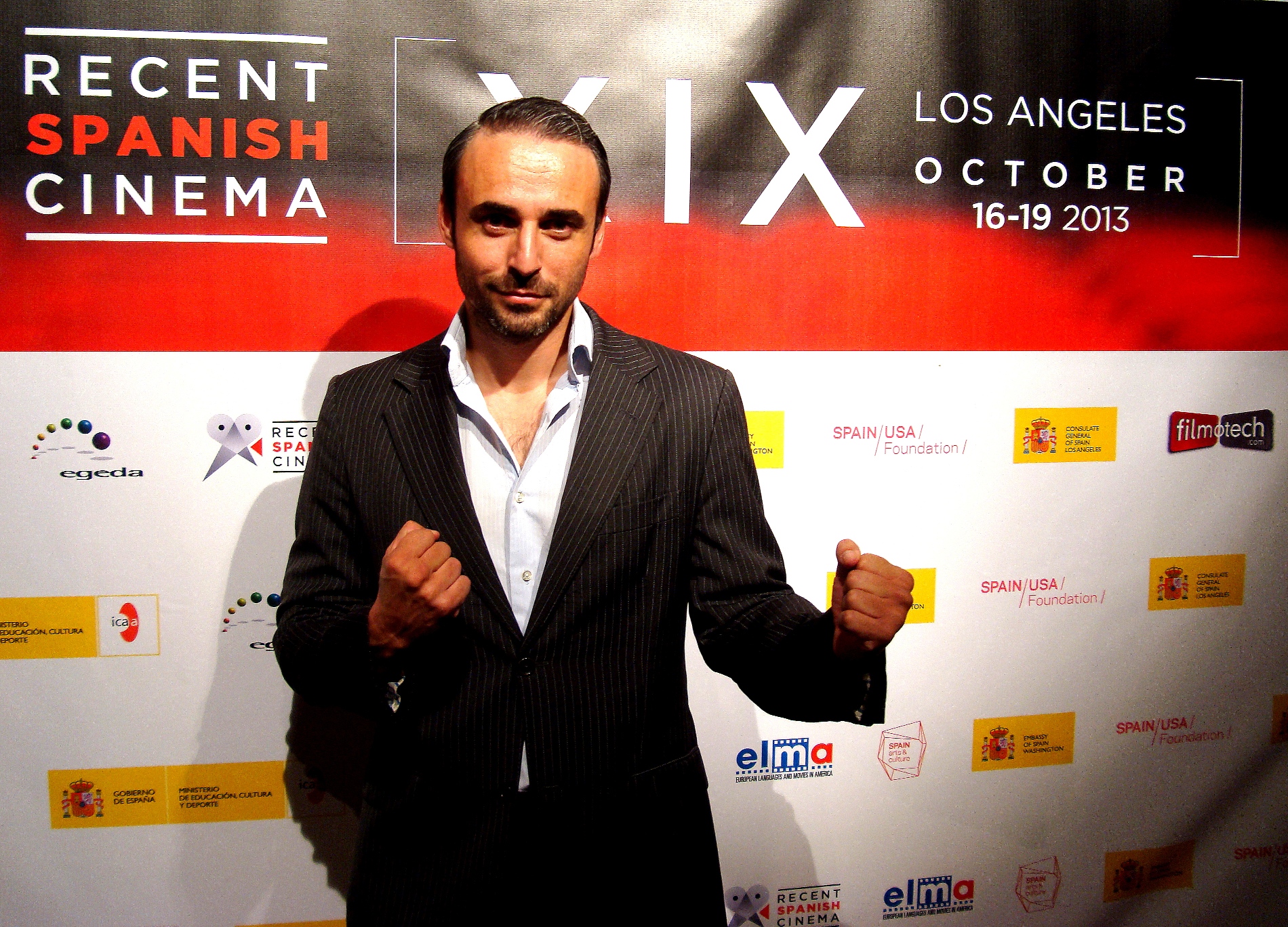My MY FIRST HOLLYWOOD RED CARPET AT XIX SPANISH FILM FEST IN LA. ALTOUGH I HAVE A DIFFERENT WAY:I´M DOING AMERICAN MOVIES IN ENGLISH. DON´T TRY TO BE OTHER PERSON, JUST BE THE BEST YOU POSSIBLE D.V.