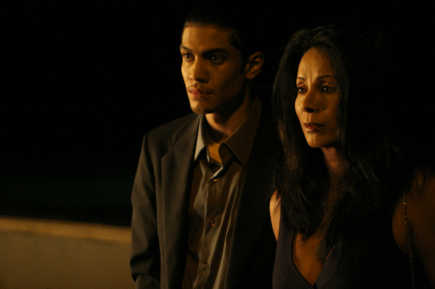 Still of Wanda De Jesus and Rick Gonzalez in Illegal Tender (2007)