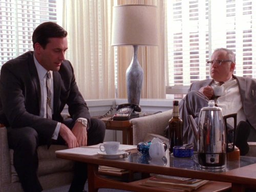 Still of Jon Hamm in MAD MEN. Reklamos vilkai (2007)