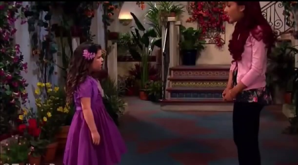 Sophia Grace acting with Ariana Grande on Nickelodeon's 