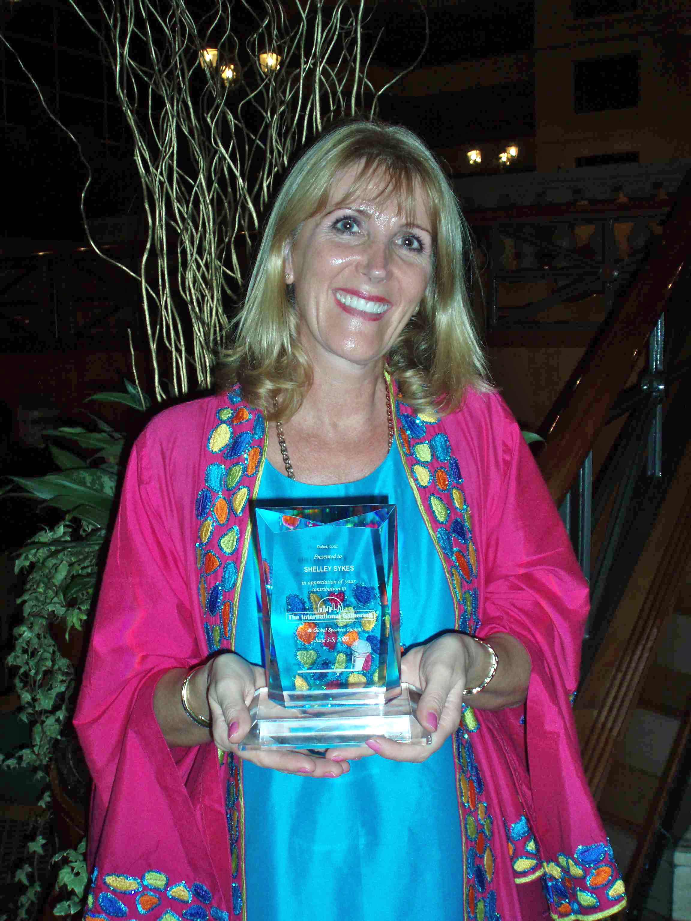 Shelley honored for being International Keynote Speaker to open the UAE Professional Speakers Ass.