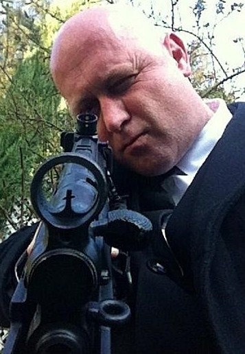 Title - Hunted - 2012 - Still of Simon DeSilva in the television drama Hunted