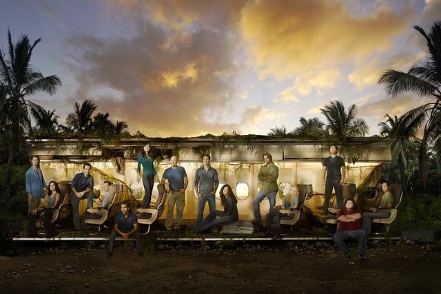 Still of Jeff Fahey, Naveen Andrews, Nestor Carbonell, Daniel Dae Kim, Emilie de Ravin, Matthew Fox, Jorge Garcia, Josh Holloway, Yunjin Kim, Zuleikha Robinson and Evangeline Lilly in Dinge (2004)