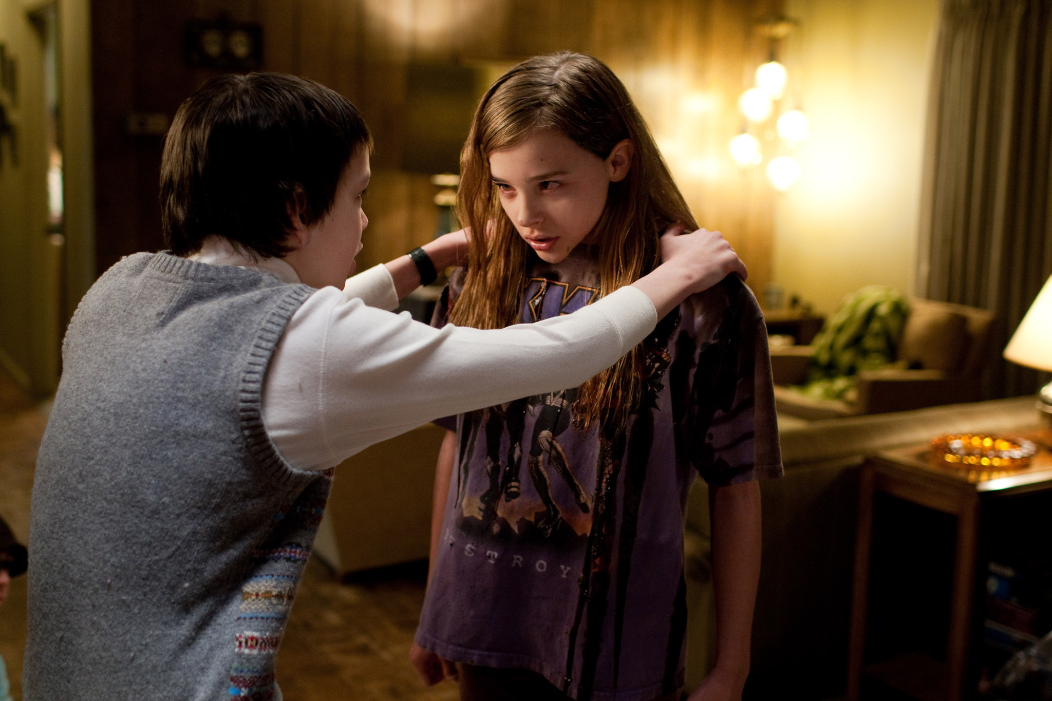 Still of Chloë Grace Moretz and Kodi Smit-McPhee in Let Me In (2010)