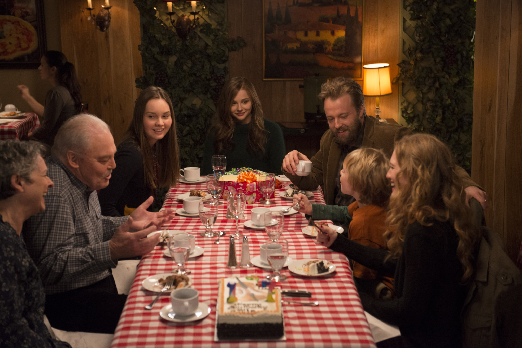 Still of Stacy Keach, Mireille Enos, Joshua Leonard, Chloë Grace Moretz and Liana Liberato in Jei pasilikciau (2014)