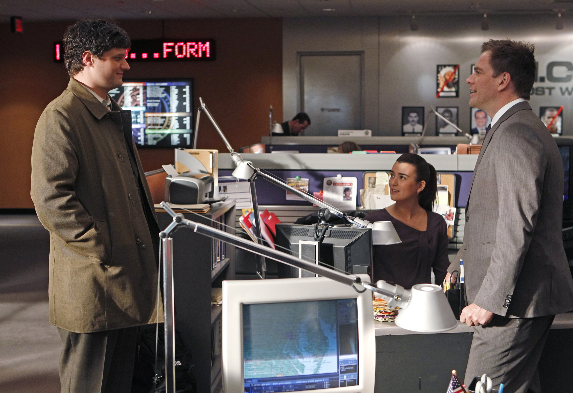 Still of Michael Weatherly, Cote de Pablo and Matt Jones in NCIS: Naval Criminal Investigative Service (2003)