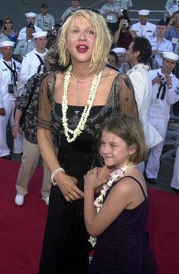 Courtney Love and Frances Bean Cobain at event of Perl Harboras (2001)