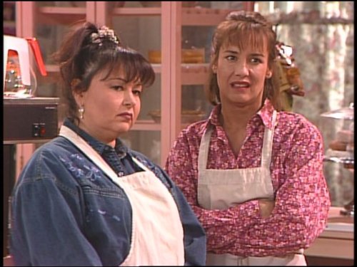 Still of Roseanne Barr and Laurie Metcalf in Roseanne (1988)