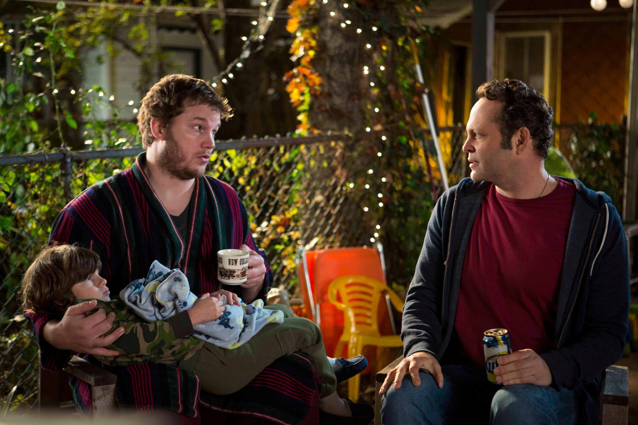 Still of Vince Vaughn, Chris Pratt and Zachary Hernandez in Anoniminis tetis (2013)