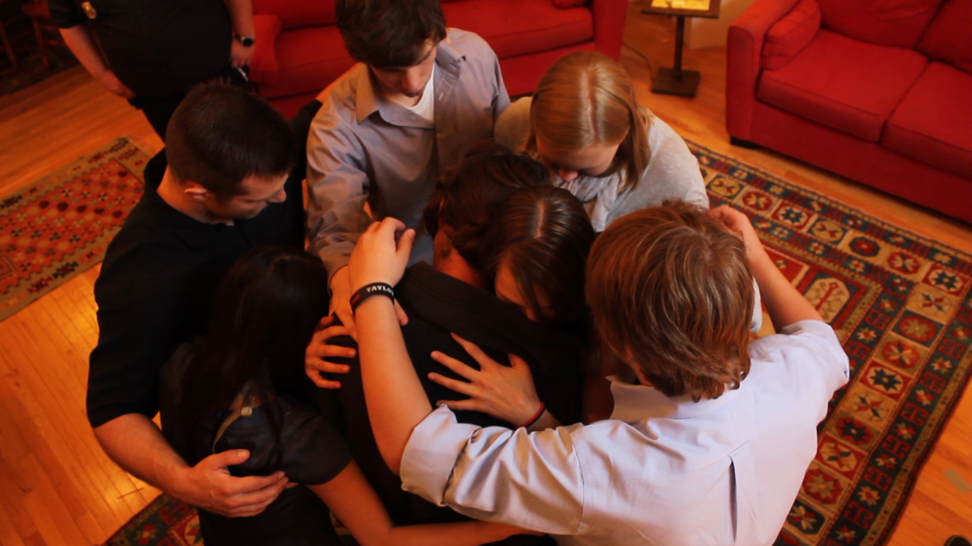 Emma Earnest, Kurt Skarstedt, Lorrie Smith, Connor Smith, Dan Thorp, Amy Murray, Robbie Labadie and Tess Garraty in Family Bonds (2012)