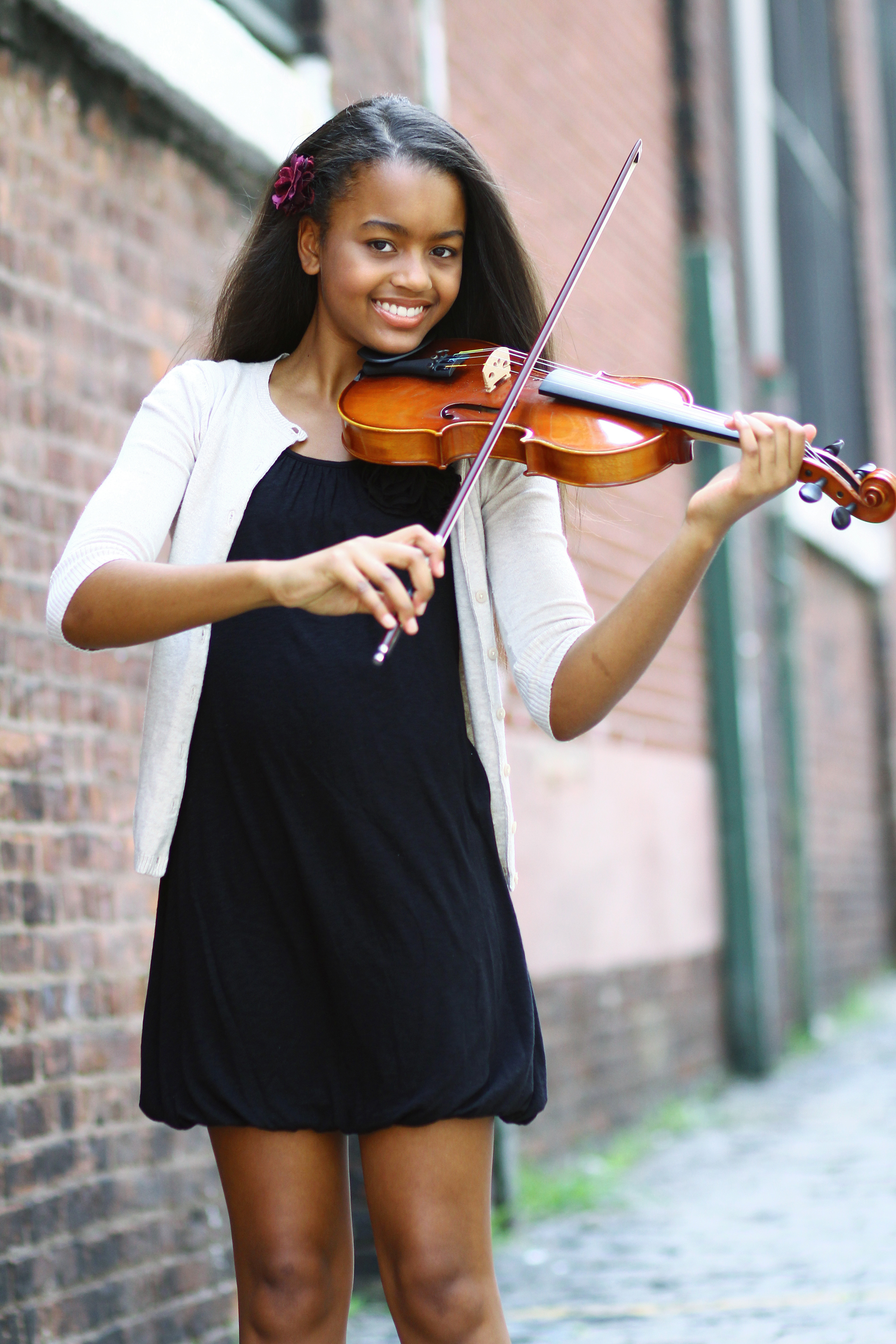 Lauren Hunt NYC photoshoot. She really does play violin! 2011