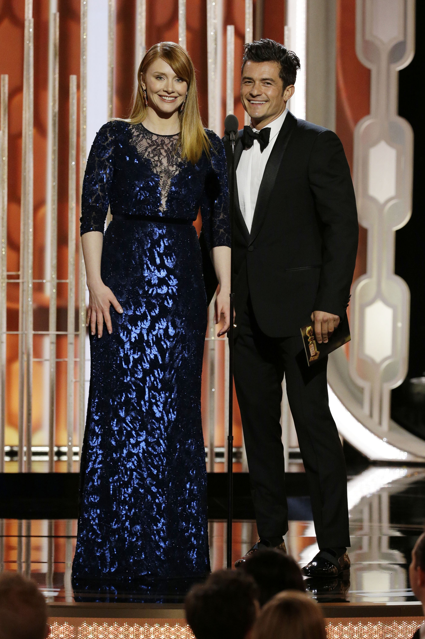 Orlando Bloom and Bryce Dallas Howard at event of 73rd Golden Globe Awards (2016)