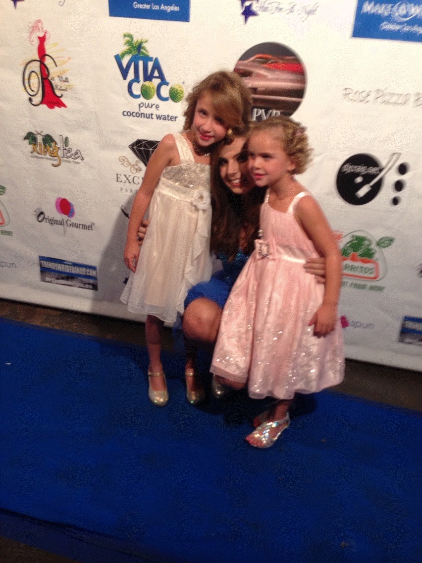 Ava and Lexy Kolker and Taylor Hay at Make A Wish Foundation Event