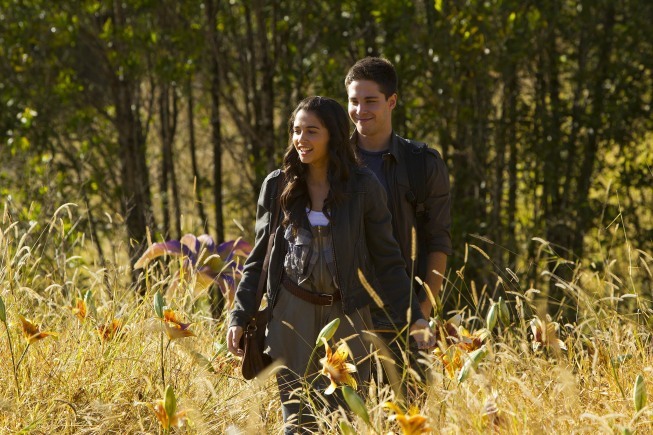 Still of Naomi Scott and Dean Geyer in Terra Nova (2011)