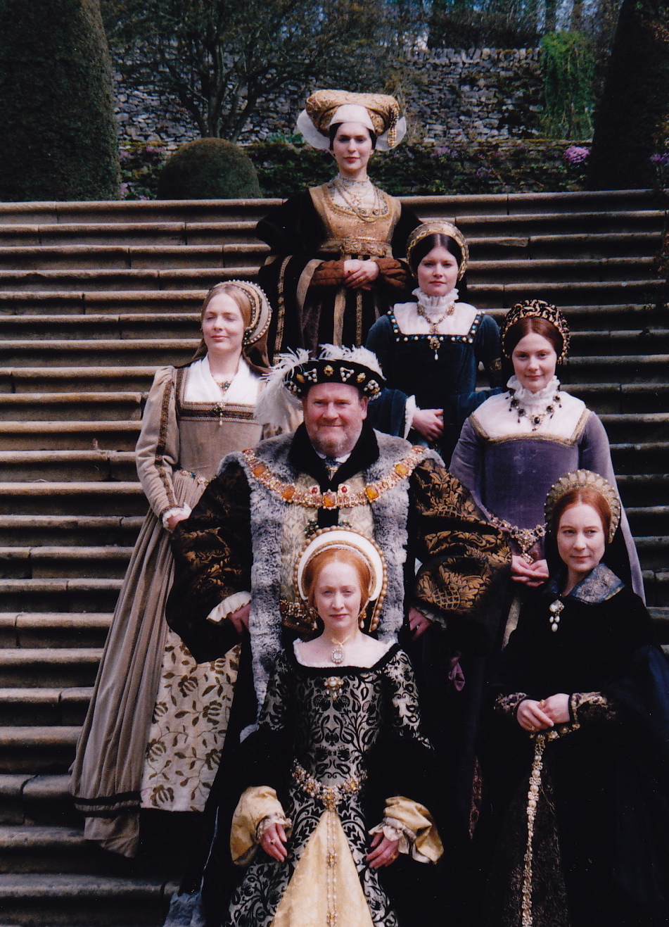 Catherine Siggins, with Andy Rashleigh (Henry VIII), Michelle Abrahams (Catherine Howard), Caroline Lintott (Catherine Parr), and Ladies in Waiting at Haddon Hall.