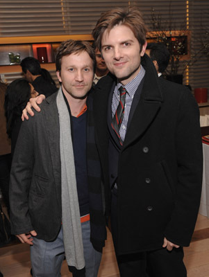 Adam Scott and Breckin Meyer at event of Keliamieji metai (2010)