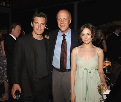 Rachael Leigh Cook, Josh Brolin and David A. Rosemont at event of Into the West (2005)