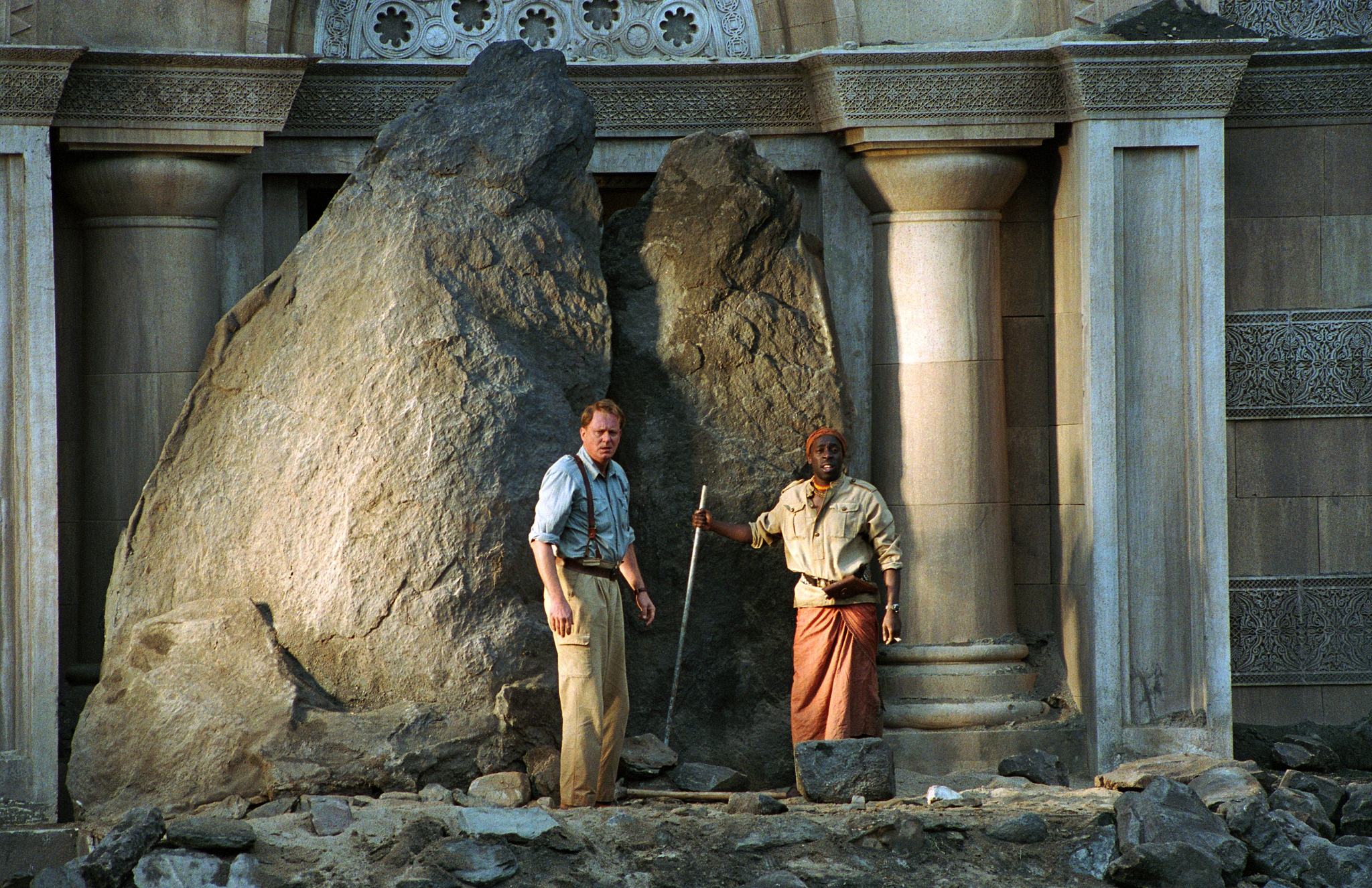 Still of Stellan Skarsgård and Andrew French in Egzorcistas: pradzia (2004)