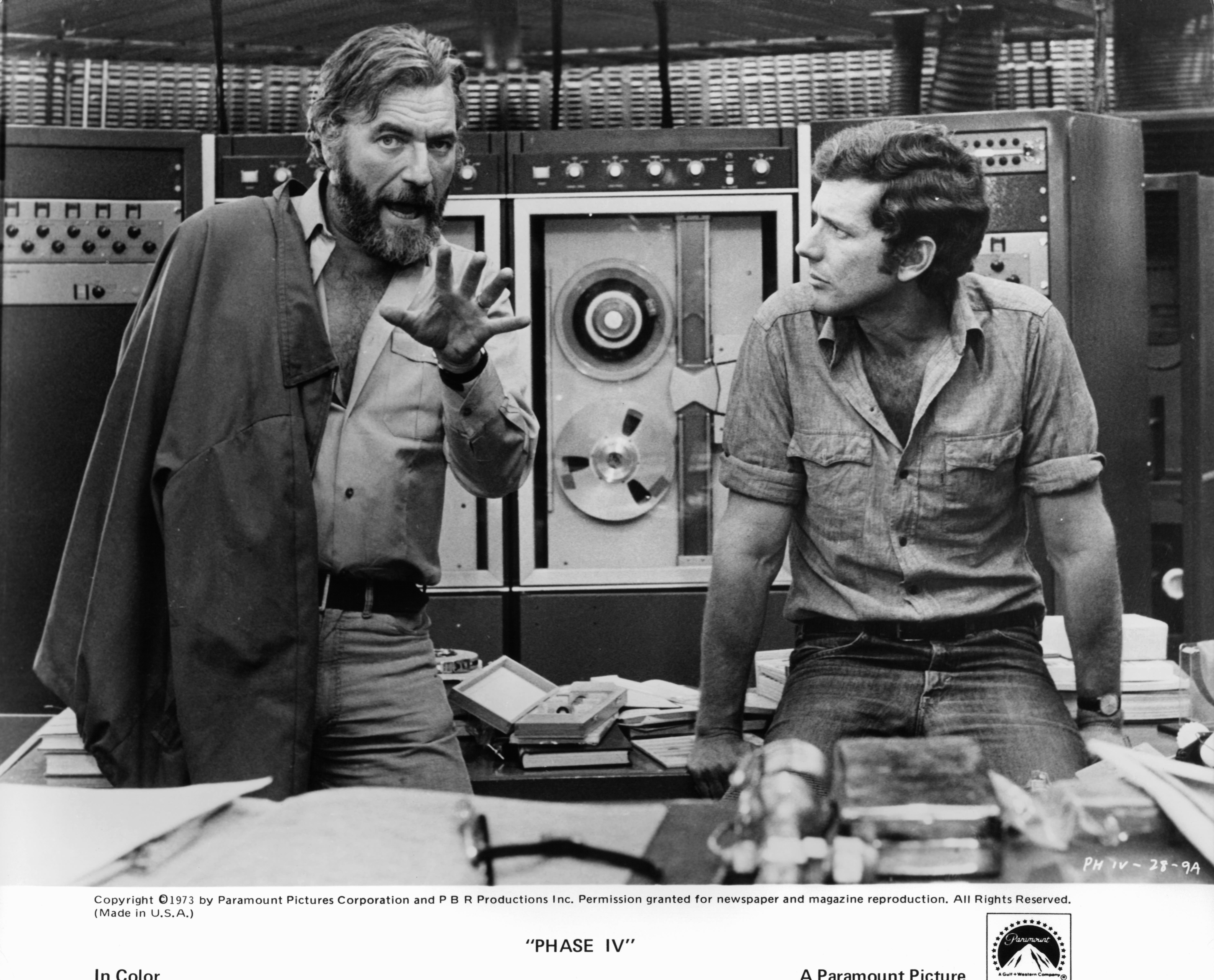 Still of Nigel Davenport and Michael Murphy in Phase IV (1974)