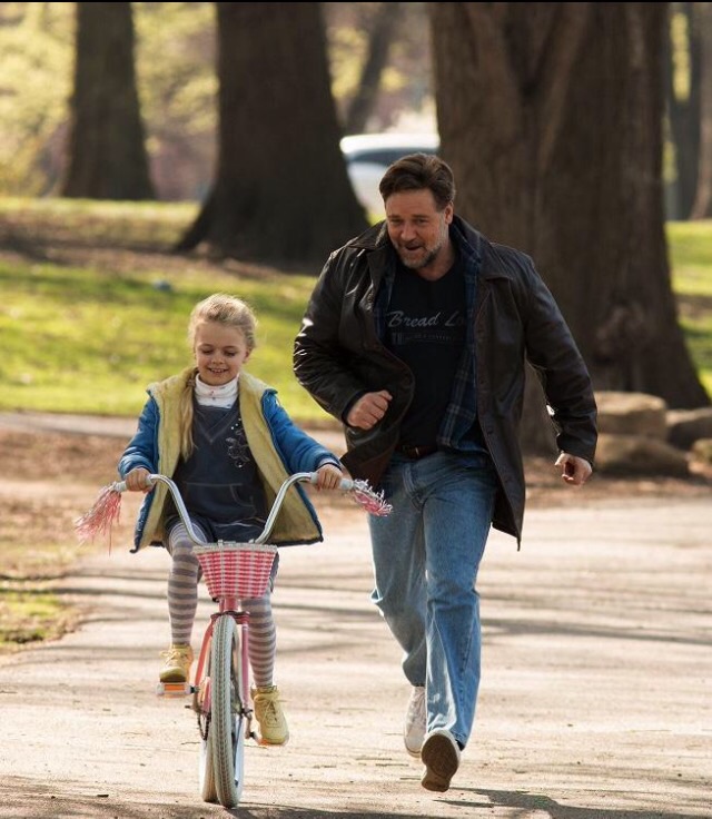 Kylie Rogers Russell Crowe Fathers And Daughters (2015)