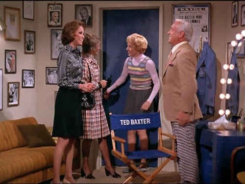 Still of Mary Tyler Moore and Georgia Engel in Mary Tyler Moore (1970)