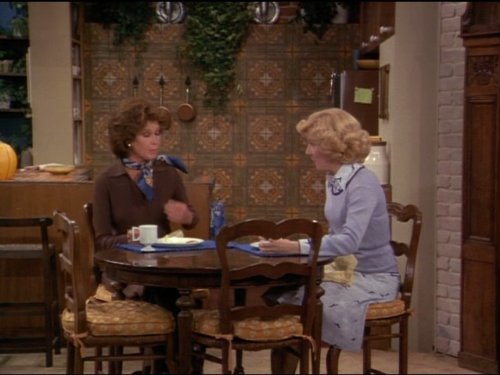 Still of Mary Tyler Moore and Georgia Engel in Mary Tyler Moore (1970)