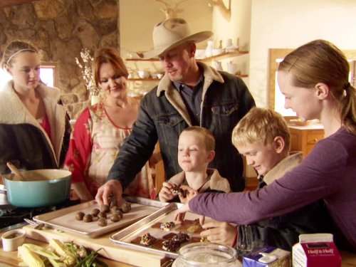 Still of Ree Drummond, Alex Drummond, Ladd Drummond, Paige Drummond, Bryce Drummond and Todd Drummond in The Pioneer Woman (2011)