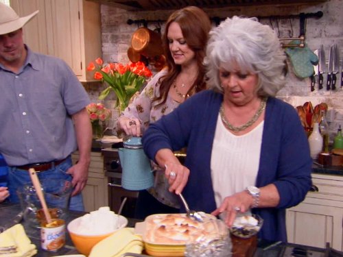 Still of Paula Deen, Ree Drummond and Ladd Drummond in Paula's Best Dishes (2008)
