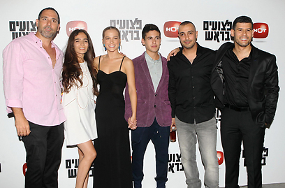 Guy Amir, Hanan Savyon, Moris Cohen, Rotem Zissman-Cohen, Agam Rodberg and Tuval Shafir in Ptzuim BaRosh (2013)