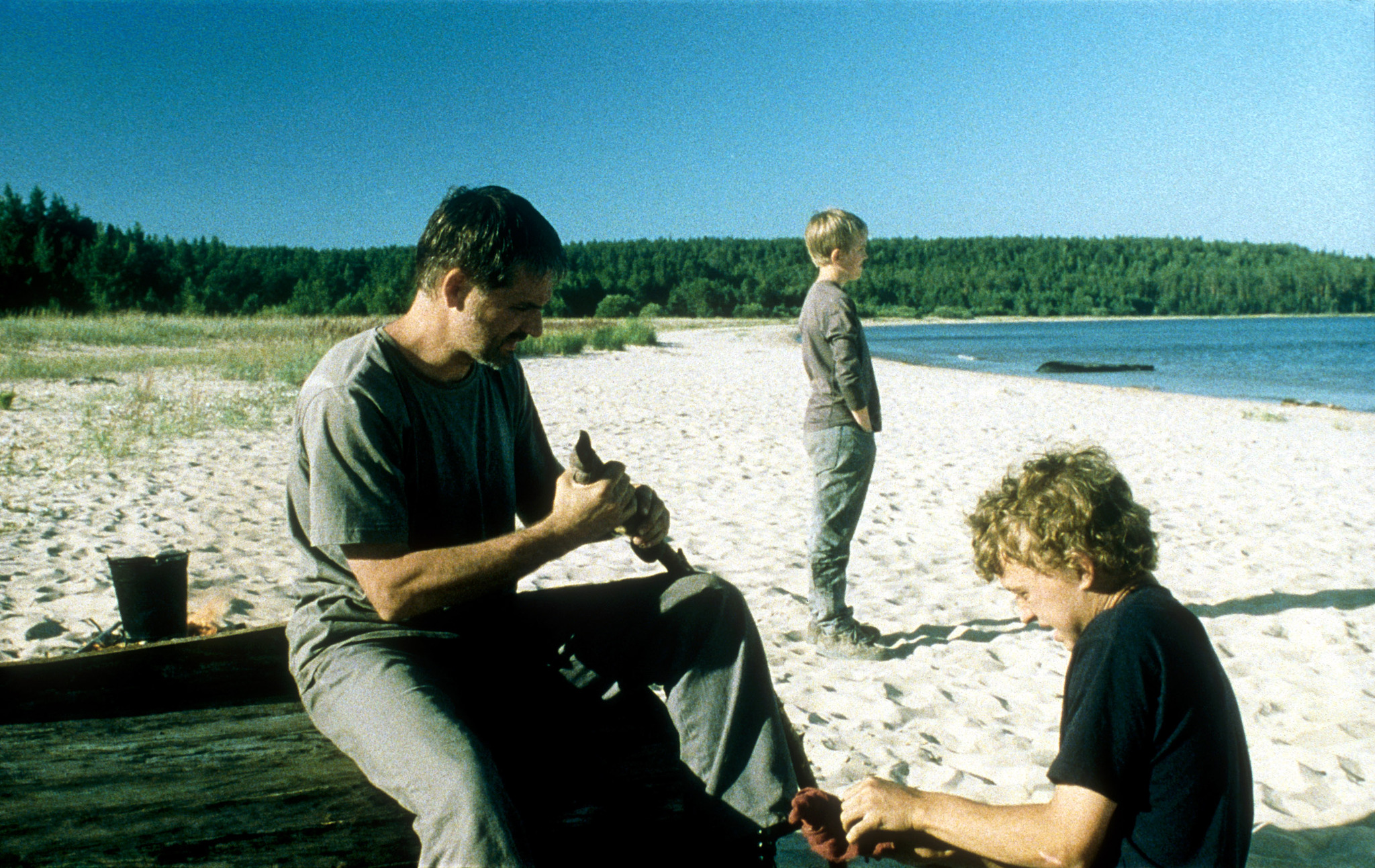 Still of Ivan Dobronravov and Vladimir Garin in Vozvrashchenie (2003)