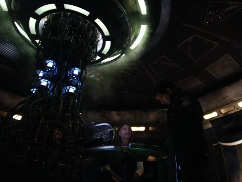 Still of Robert Carlyle and Louis Ferreira in SGU Stargate Universe (2009)