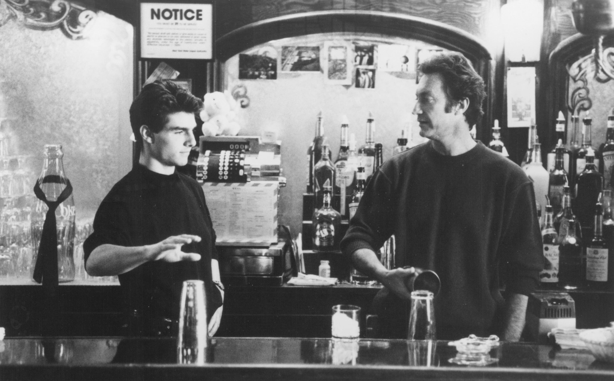 Still of Tom Cruise and Bryan Brown in Cocktail (1988)