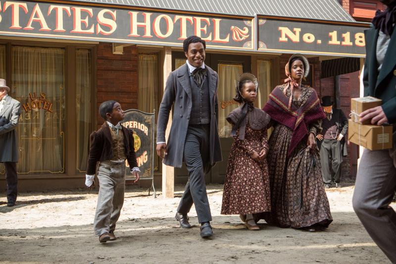 Still of Chiwetel Ejiofor and Quvenzhané Wallis in 12 vergoves metu (2013)