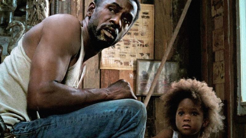 Still of Quvenzhané Wallis and Dwight Henry in Beasts of the Southern Wild (2012)
