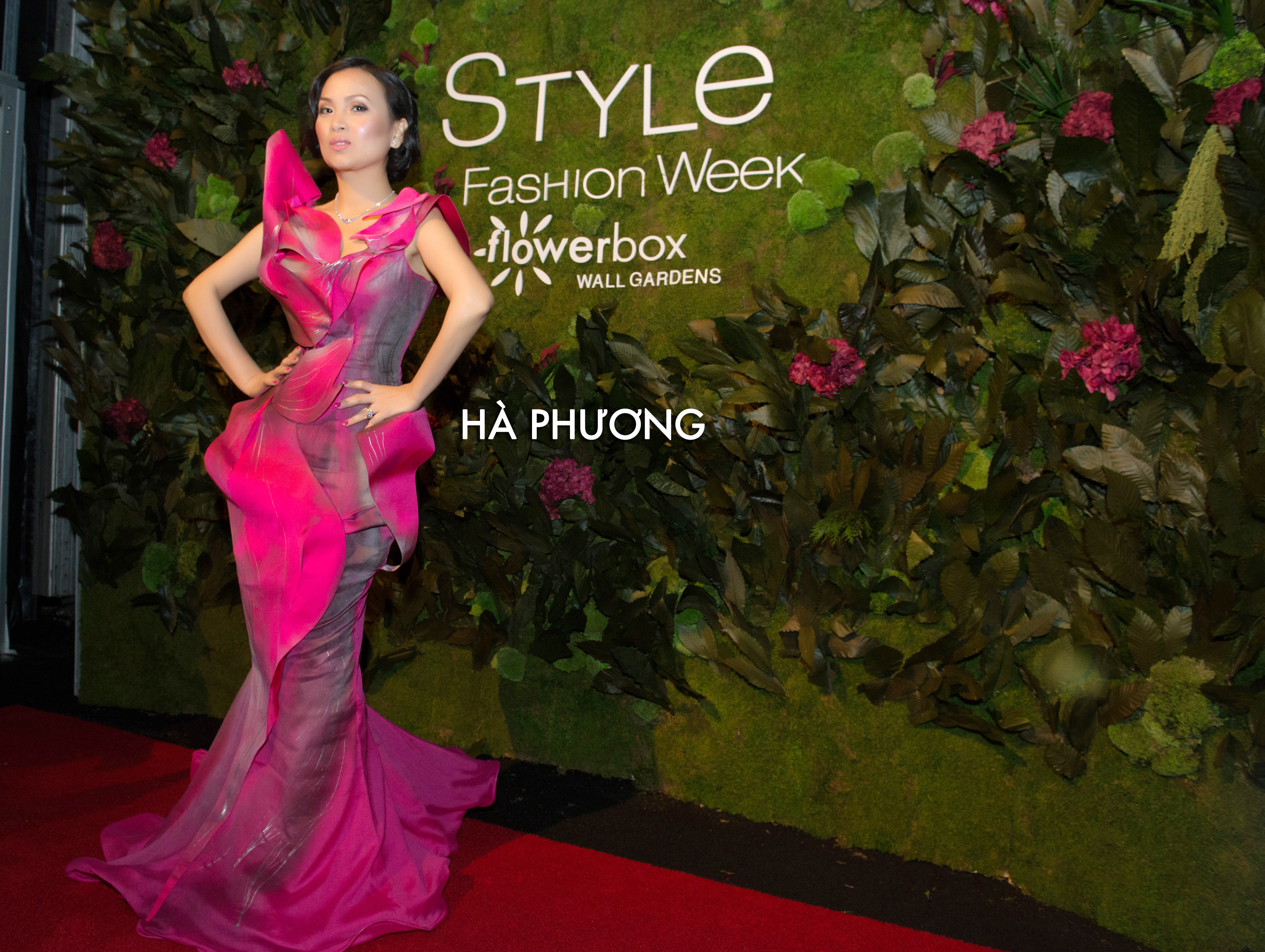 Ha Phuong at New York Fashion week. http://thegioicasi.com/the-gioi-ca-si/ha-phuong-du-show-quynh-paris-o-new-york/ www.haphuongworld.com www.haphuong.global haphuongfange