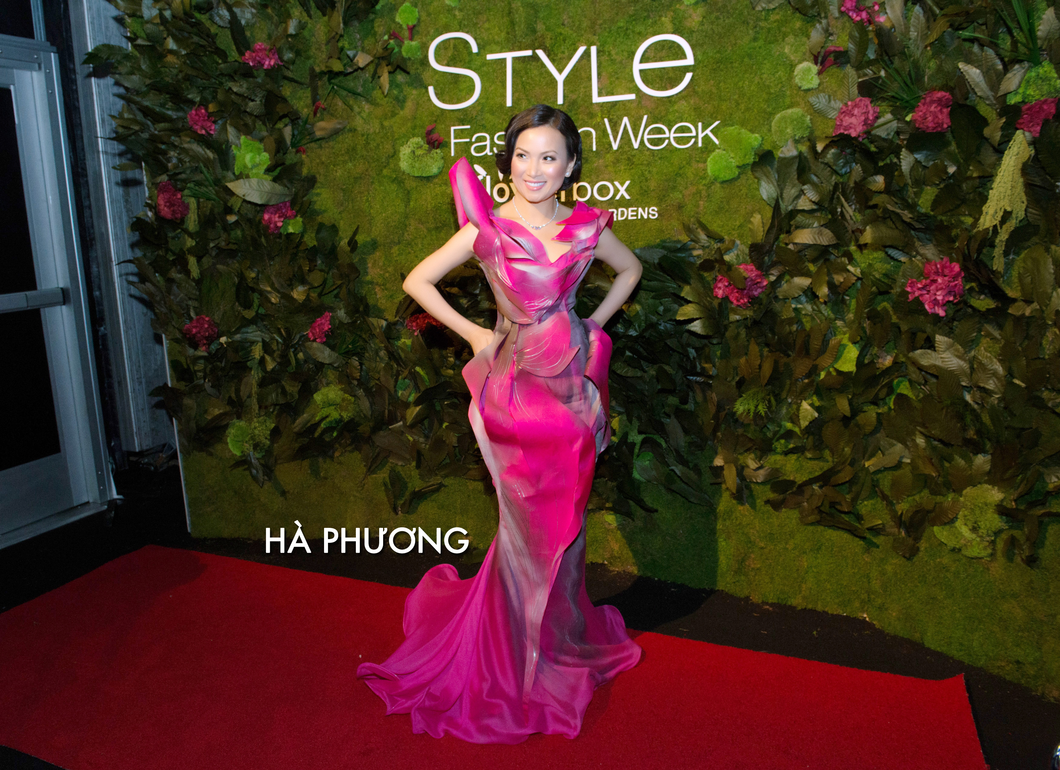 Ha Phuong at New York Fashion week 2015. http://thegioicasi.com/the-gioi-ca-si/ha-phuong-du-show-quynh-paris-o-new-york/ www.haphuongworld.com www.haphuong.global haphuongfange