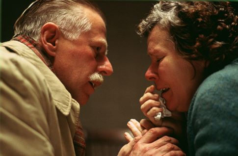 Still of Imelda Staunton and Philip Davis in Vera Drake (2004)