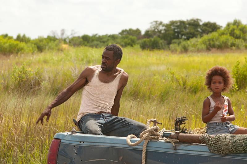 Still of Quvenzhané Wallis and Dwight Henry in Beasts of the Southern Wild (2012)