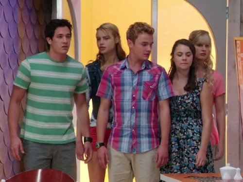 Still of Ivy Latimer, Dominic Deutscher, Amy Ruffle, Lucy Fry and Chai Romruen in Mako Mermaids (2013)