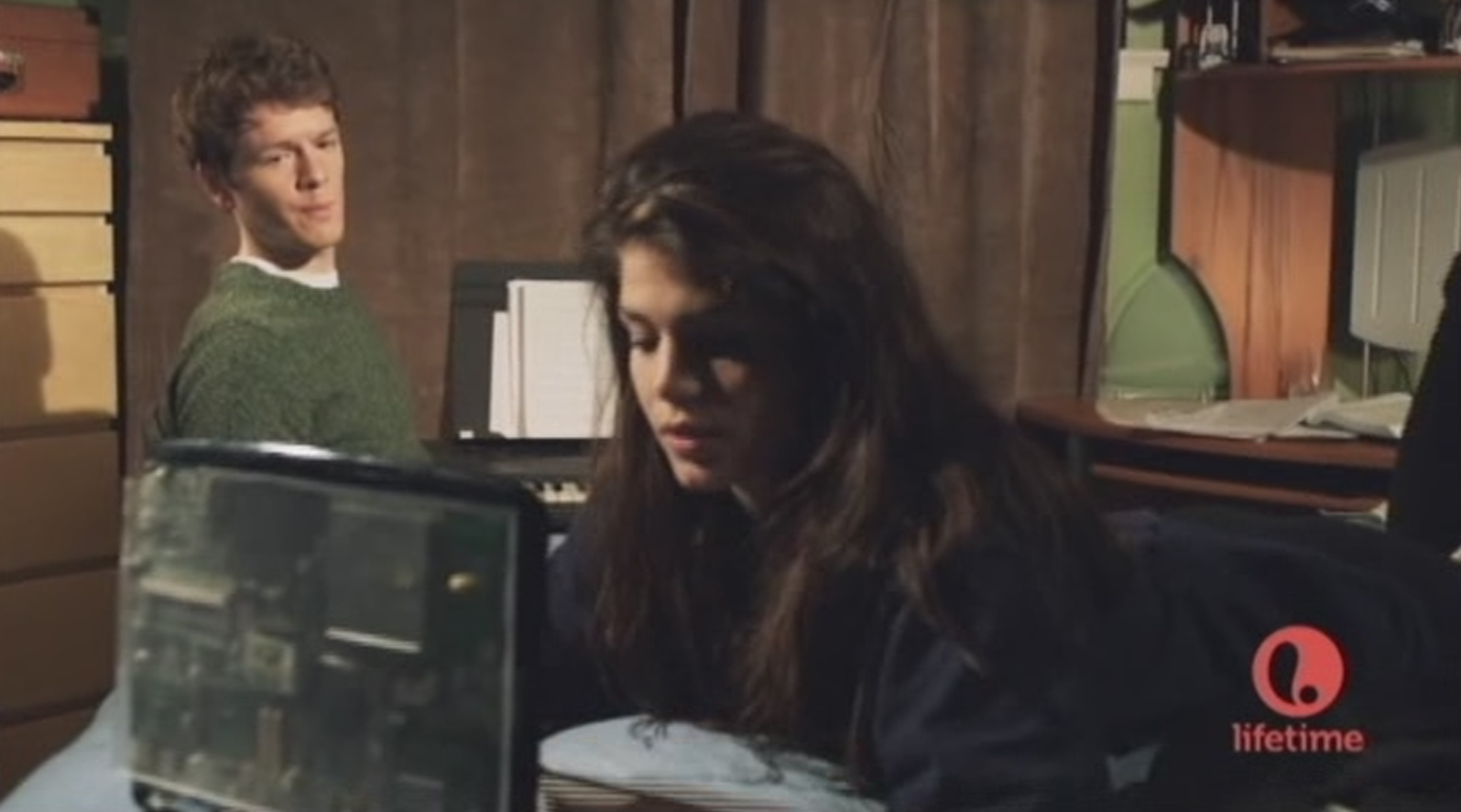 Fugitive at 17 (2012) Daniel Rindress-Kay Marie Avgeropoulos