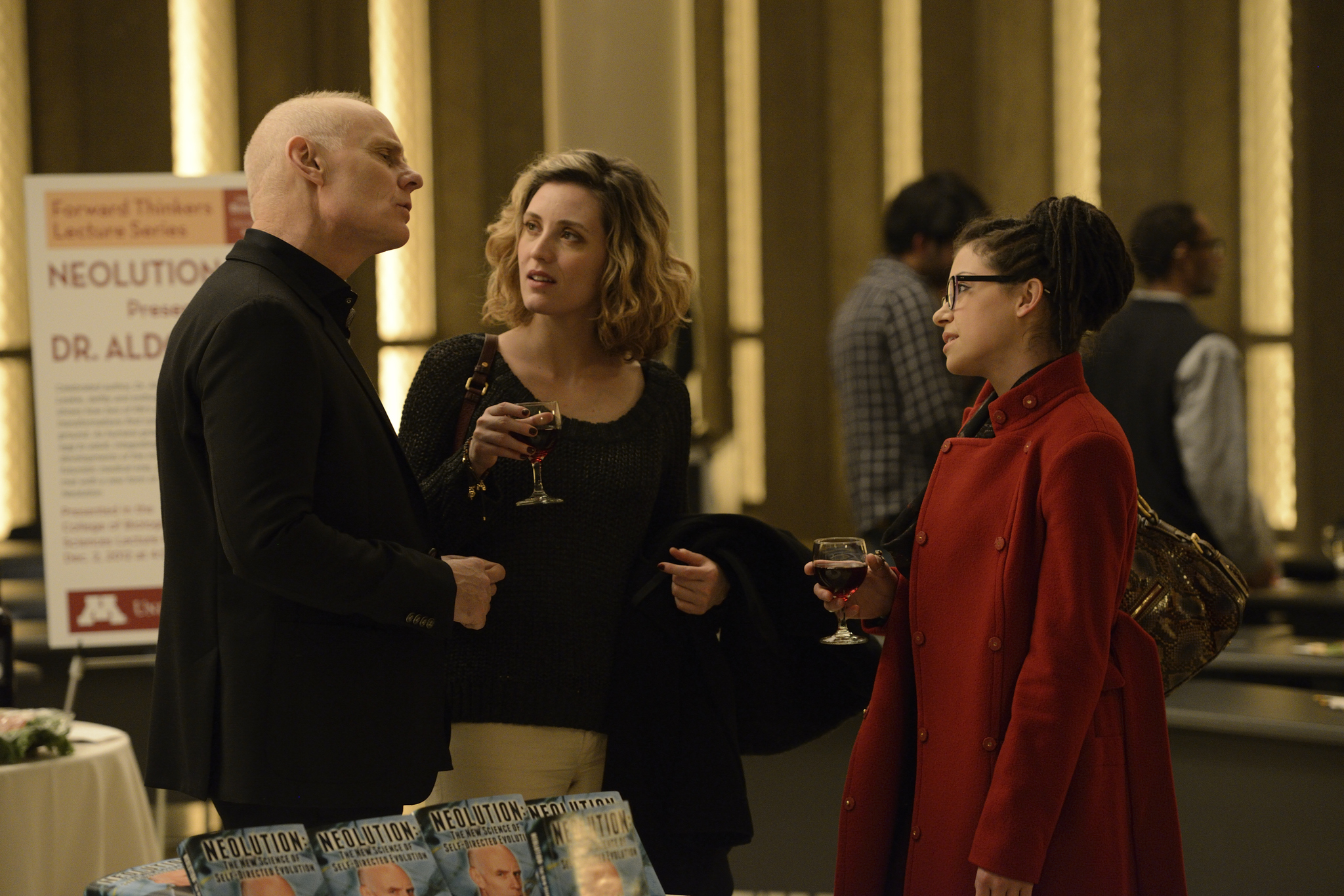 Still of Matt Frewer, Tatiana Maslany and Evelyne Brochu in Orphan Black (2013)